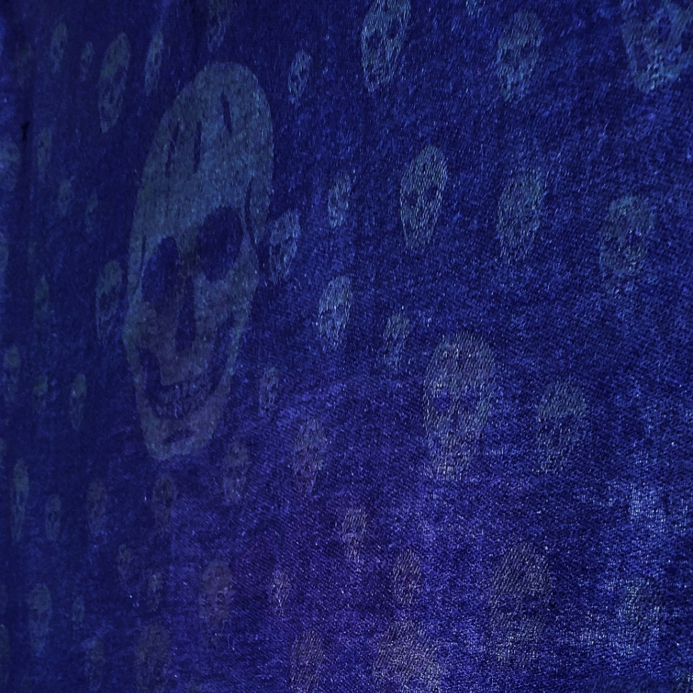 Pashmina Scarf - Skull Design - Gothic Blue - Picture 2 of 6